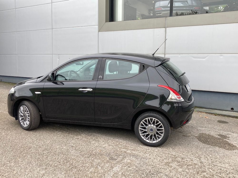 Lancia Ypsilon 1.2 69 CV 5 Porte Elefantino